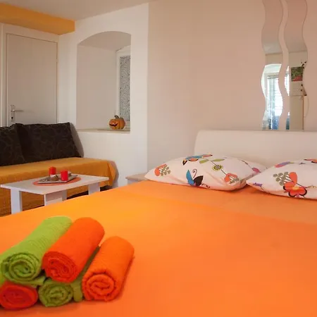 Apartman Paradise With Big Sunny Terrace In The Old Town, Few Meters From The Sea & Riva Promenade