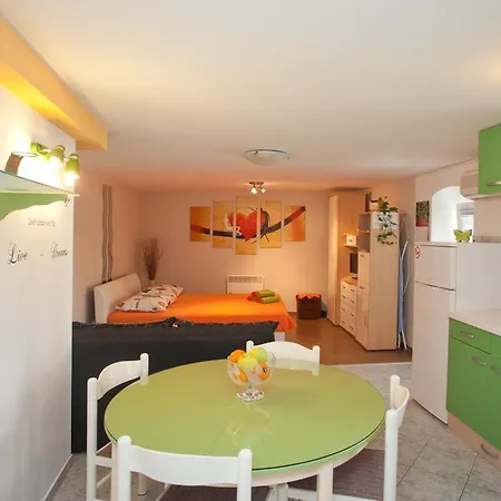 Apartman Paradise With Big Sunny Terrace In The Old Town, Few Meters From The Sea & Riva Promenade